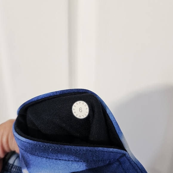 Lululemon size 6 low rise leggings. - Picture 3 of 3